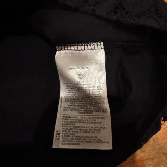 Banana Republic Black Lace Short Sleeve Top, women’s XS - Picture 4 of 4